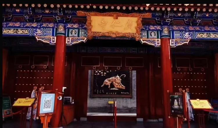 皮勇维作品：初夏的广仁寺