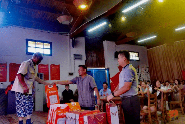 “不忘初心 军民同心” 水墨清华西河美术馆建军节举行慰问活动